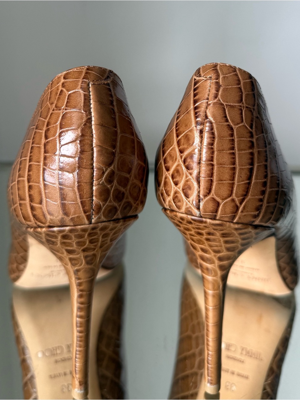 Jimmy Choo Brown Love Crocodile Embossed Heeled Pumps $895 39 - Picture 2 of 9